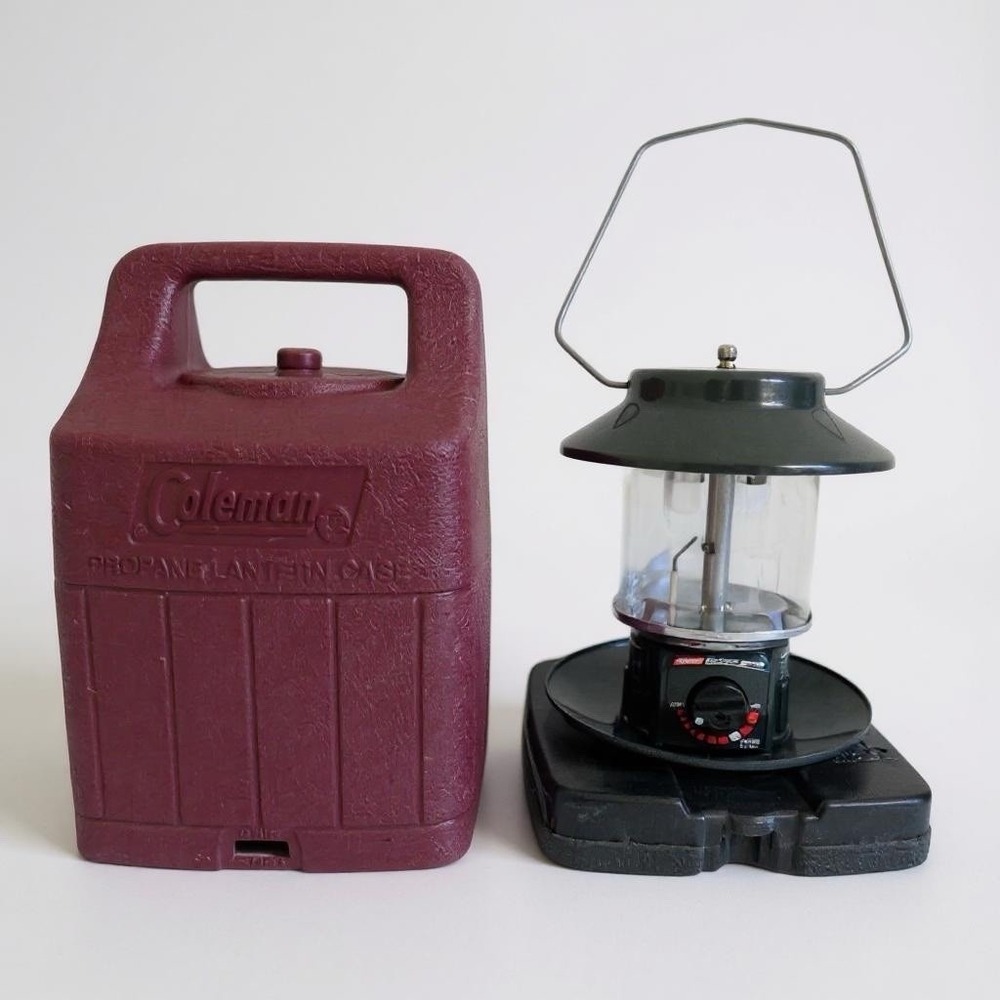 Coleman Lantern + Hard Case Propane Dual Mantel Camp Patio 5154/5154A700